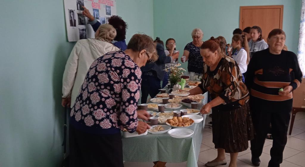 Гастрономический тур шагает по району.