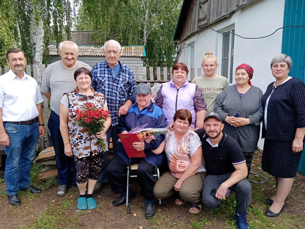 1 сентября 90-летний юбилей отметил житель села Малахово, ветеран труда, Яковлев Александр Егорович..