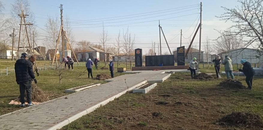 В селе Плотава есть место, куда приходят жители во время торжественных моментов.