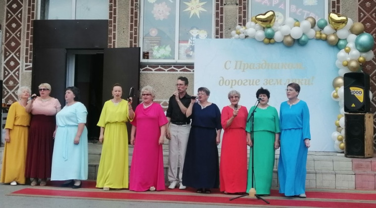 В рамках конкурса - фестиваля «Юбилейный тур», посвященного 100 – летию со дня образования Алейского района, в селе Большепанюшево 15 июня прошел праздник «В кругу земляков».. В рамках конкурса - фестиваля «Юбилейный тур», посвященного 100 – летию со дня образования Алейского района, в селе Большепанюшево 15 июня прошел праздник «В кругу земляков»..